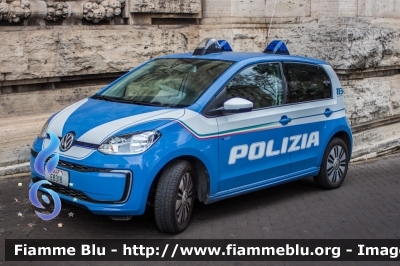 Volkswagen e-up!
Polizia di Stato
Lotto di 4 esemplari in dotazione alla
Questura di Roma
POLIZIA E8318
Parole chiave: Volkswagen e-up! POLIZIAE8318