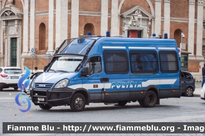 Iveco Daily IV serie
Polizia di Stato
I° Reparto Mobile di Roma
Polizia F7857
Parole chiave: Iveco Daily_IV_serie POLIZIAF7857