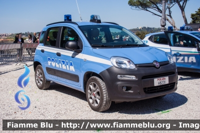 Fiat Nuova Panda 4x4 II serie
Polizia di Stato
Polizia Ferroviaria 
POLIZIA H8231
Parole chiave: Fiat Nuova_Panda_4x4_II_serie POLIZIAH8231 festa_polizia_2017
