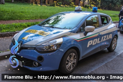 Renault Clio IV serie
Polizia di Stato
Allestita Focaccia
Decorazione grafica Artlantis
POLIZIA M0615

*con scritte inizio/fine colonna*
Parole chiave: Renault Clio_IVserie POLIZIAM0615