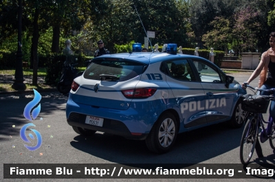 Renault Clio lV serie
Polizia di Stato
Allestita Focaccia
Decorazione grafica Artlantis
POLIZIA M0631
Parole chiave: Renault Clio_lV_serie POLIZIAM0631 festa_polizia_2017