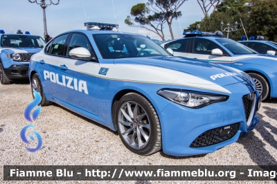 Alfa Romeo Nuova Giulia Q4
Polizia di Stato
Polizia Stradale
POLIZIA M2700
Parole chiave: Alfa-Romeo Nuova_Giulia_Q4 POLIZIA M2700 Festa_della_Polizia_2018