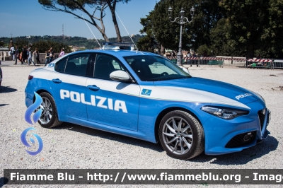 Alfa Romeo Nuova Giulia Q4
Polizia di Stato
Polizia Stradale
Scorta Presidente della Repubblica
POLIZIA M2701
Parole chiave: Alfa-Romeo Nuova_Giulia_Q4 POLIZIAM2701 festa_polizia_2017