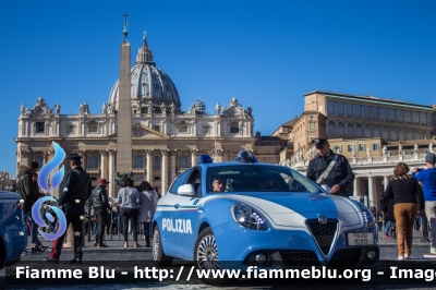 Alfa Romeo Nuova Giulietta
Polizia di Stato
Polizia Stradale
Ispettorato di Pubblica Sicurezza presso il Vaticano
Allestita NCT Nuova Carrozzeria Torinese
POLIZIA M2819
Parole chiave: Alfa_Romeo Nuova_Giulietta POLIZIAM2819