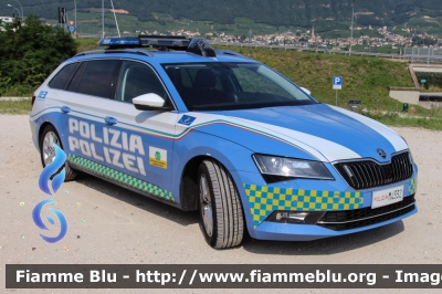 Skoda Superb Wagon 4x4 III serie
Polizia di Stato
Polizia Stradale
in servizio sulla A22 "Modena-Brennero"
POLIZIA M4332
Parole chiave: Skoda Superb_Wagon_4x4_III_serie POLIZIAM4332