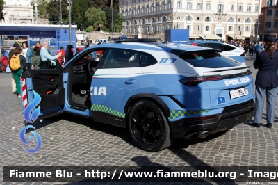 Lamborghini Urus Performante
Polizia di Stato
Polizia Stradale
Allestimento Lamborghini/Focaccia
POLIZIA M9450
Parole chiave: Lamborghini Urus_Performante POLIZIAM9450