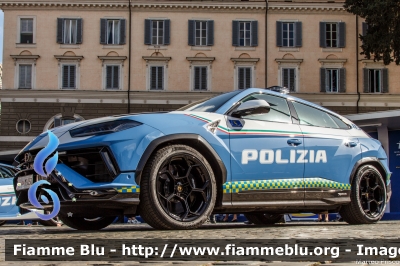 Lamborghini Urus Performante
Polizia di Stato
Polizia Stradale
Allestimento Lamborghini/Focaccia
POLIZIA M9450
Parole chiave: Lamborghini Urus_Performante POLIZIAM9450