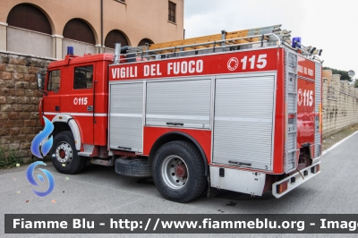 Iveco 190-26
Vigili del Fuoco
Scuola Centrale Antincendi
Capannelle (Roma)
VF 15781
Parole chiave: Iveco 190-26 VF15781