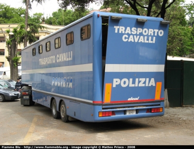 Iveco TurboStar 190-42
Polizia di Stato
Reparto a Cavallo
Polizia 78501
Parole chiave: Iveco TurboStar_190-42 Polizia78501