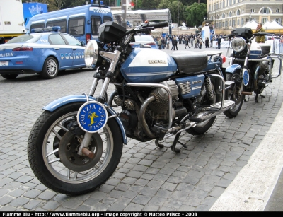 Moto Guzzi 850-T3
Polizia di Stato
Polizia Stradale
Parole chiave: polizia_stradale_moto_guzzi_850t3