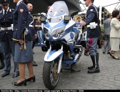 Moto Guzzi Norge
Polizia di Stato
Parole chiave: moto_guzzi norge