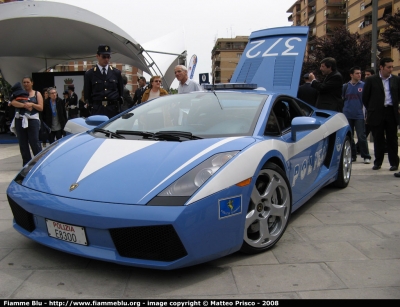 Lamborghini Gallardo
Polizia di Stato
Polizia Stradale
Polizia E8300
Parole chiave: lamorghini gallardo poliziae8300