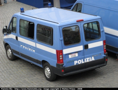 Fiat Ducato III serie
Polizia di Stato
versione con due lampeggianti
Parole chiave: fiat ducato_IIIserie festa_della_polizia_2008