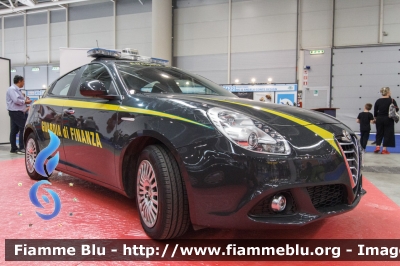 Alfa Romeo Nuova Giulietta
Guardia di Finanza
Allestita NCT Nuova Carrozzeria Torinese
Decorazione Grafica Artlantis
GdiF 433 BK
Parole chiave: Alfa_Romeo Nuova_Giulietta GdiF433BK