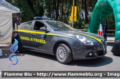Alfa Romeo Nuova Giulietta
Guardia di Finanza
GdiF 467 BK
Parole chiave: Alfa_Romeo Nuova_Giulietta GDIF467BK