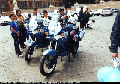 Moto Guzzi NTX 750
Polizia di Stato
Squadra Volante
Parole chiave: moto_guzzi ntx_750 festa_della_polizia