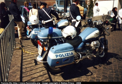 Moto Guzzi California EV
Parole chiave: moto_guzzi california_ev D0060 festa_della_polizia_2006