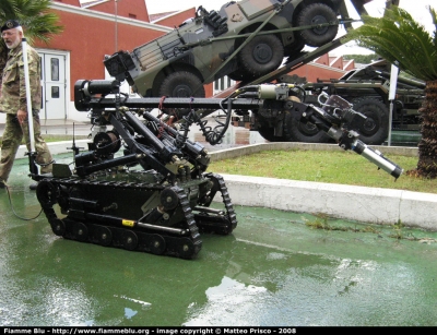 Robot per Disinnesco Ordigni Esplosivi
Esercito Italiano

Parole chiave: robot_disinnesco_esplosivi