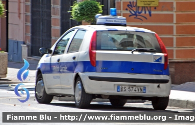 Fiat Punto II serie
Polizia Locale Vallecrosia IM
Parole chiave: Liguria (IM) Polizia_locale Fiat Punto_IIserie