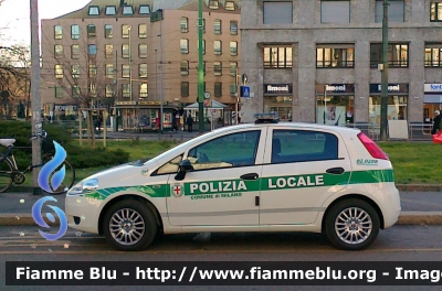 Fiat Grande Punto
Polizia Locale Milano
Parole chiave: Lombardia (MI) Polizia_locale Fiat Grande_Punto