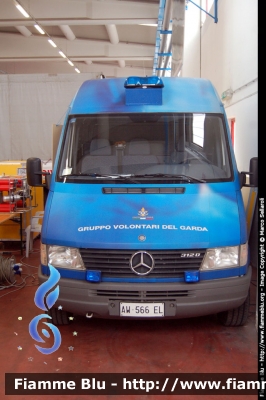 Mercedes-Benz Sprinter I serie
Volontari del Garda Salò BS
Mezzo sommozzatori
Parole chiave: Lombardia BS protezione civile