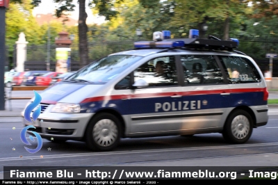 Volkswagen Sharan II serie
Österreich - Austria
Bundespolizei
Polizia di Stato
Parole chiave: Bundespolizei Polizia_Nazionale Volkswagen Sharan_IIserie Austria