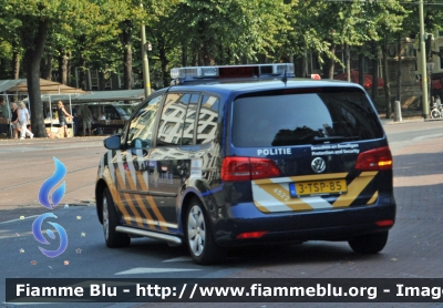 Volkswagen Touran II serie
Nederland - Netherlands - Paesi Bassi
Politie 
Dynamic Diplomatic Surveillance
Parole chiave: Volkswagen Touran_IIserie