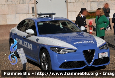Alfa Romeo Nuova Giulia Q4
Polizia di Stato
Polizia Stradale
Scorta Presidente della Repubblica
POLIZIA M2701
70° Polizia Stradale
Parole chiave: Alfa-Romeo Nuova_Giulia_Q4 POLIZIAM2701 70_Anni_Polizia_Stradale
