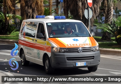 Volkswagen Transporter T5 restyle
Croce Verde Arma di Taggia IM
Parole chiave: Liguria (IM) Ambulanza Volkswagen Transporter_T5_restyle
