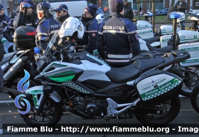 Honda NC 750
Polizia Locale Rozzano MI
Parole chiave: Lombardia (MI) Polizia_Locale