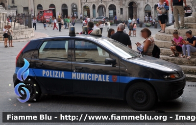 Fiat Punto II serie 
Polizia Municipale Perugia

Parole chiave: Umbria (PG) Polizia_Locale Fiat Punto_IIserie