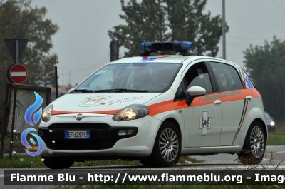 Fiat Punto EVO
Pubblica Assistenza Croce Bianca Genova Bolzaneto
Parole chiave: Liguria (GE) Automedica Fiat Punto_EVO Reas_2014