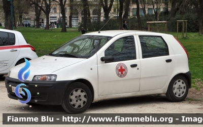 Fiat Punto II serie
Croce Rossa Italiana
 Comitato Provinciale di Milano
 CRI 138AC
Parole chiave: Lombardia (MI) Servizi_sociali Fiat Punto_IIserie CRI138AC Stramilano_2014