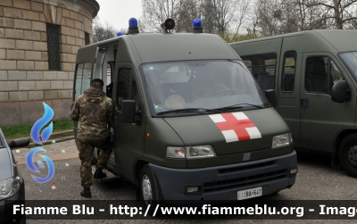 Fiat Ducato II serie
Esercito Italiano
Sanità Militare
EI BA641
Parole chiave: Ambulanza Fiat Ducato_IIserie EIBA641