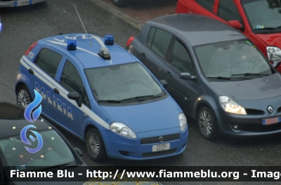 Fiat Grande Punto
Polizia di Stato
POLIZIA H2427
Parole chiave: Fiat Grande_Punto Poliziah2427