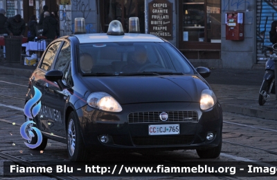 Fiat Grande Punto
Carabinieri
CC CJ765
Parole chiave: Fiat Grande_Punto CCCJ765
