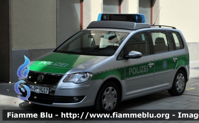 Volkswagen Touran II serie 
Bundesrepublik Deutschland - Germania
Landespolizei 
Bayern - München 
Polizia territoriale della Baviera
- Monaco -

Parole chiave: Volkswagen Touran_IIserie