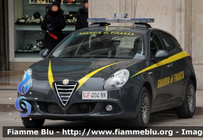 Alfa Romeo Nuova Giulietta
Guardia di Finanza
Allestita NCT Nuova Carrozzeria Torinese
Decorazione Grafica Artlantis
GdiF 404BK
Parole chiave: Alfa-Romeo Nuova_Giulietta GdiF404BK