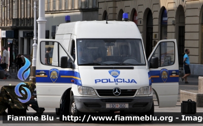 Mercedes-Benz Sprinter II serie
Republika Hrvatska - Croazia
Policija - Polizia
Artificeri
Parole chiave: Mercedes-Benz Sprinter_IIserie