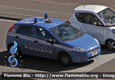 Fiat Grande Punto
Polizia di Stato
POLIZIA H0281
Parole chiave: Fiat Grande_Punto POLIZIAH0281