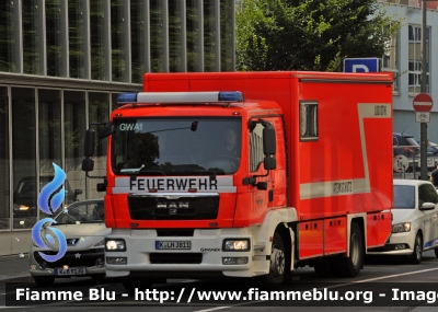 Man ?
Bundesrepublik Deutschland - Germany - Germania
Feuerwehr Koln
