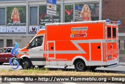 Mercedes-Benz Sprinter III serie Restyle
Bundesrepublik Deutschland - Germany - Germania
Feuerwehr Koln
Parole chiave: Mercedes-Benz Sprinter_IIIserie_Restyle Ambulanza Ambulance