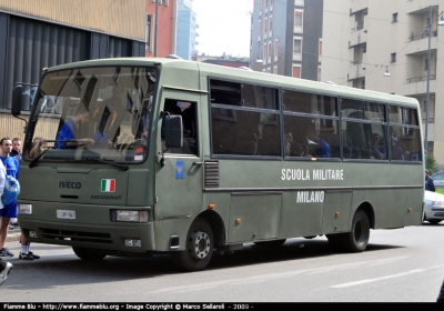Iveco Cacciamali 100E18
Esercito Italiano
Scuola Militare Milano
Parole chiave: Lombardia MI Autobus