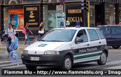 Fiat Punto I serie
Polizia Municipale Vernate MI (vecchia dicitura)
Parole chiave: Lombardia (MI) Polizia_locale Fiat Punto_Iserie
