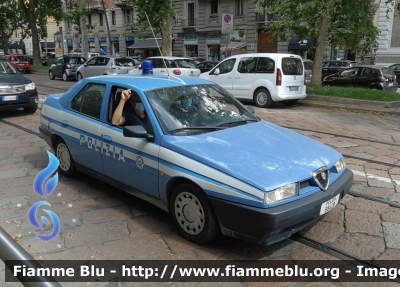 Alfa Romeo 155 II serie
Polizia di Stato
POLIZIA B8428
Parole chiave: Alfa-Romeo 155_IIserie POLIZIAB8428