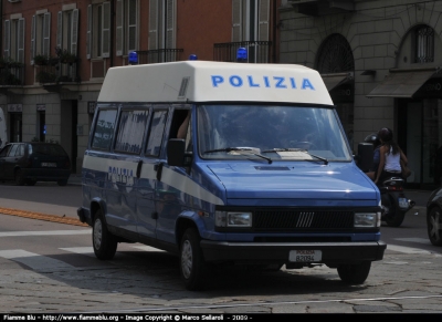 Fiat Ducato I serie
Polizia di Stato
Polizia B2094
Minibus riallestito per servizi interni  

Parole chiave: Lombardia (MI)  Fiat_Ducato_Iserie