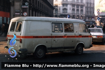 Fiat 238
Pubblica Assistenza Niguarda Milano
Parole chiave: Lombardia (MI) Ambulanza Fiat 238