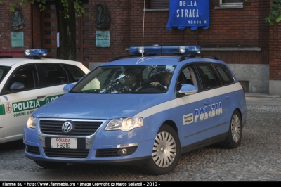 Volkswagen Passat Variant VI serie
Polizia di Stato
Polizia Stradale Milano Serravalle
Polizia F9216
Fraternità della Strada 2010
Parole chiave: Lombardia