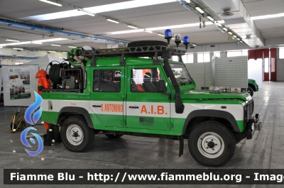 Land Rover Defender 110
Squadra Antincendi Boschivi Sant'Antonino TO
Parole chiave: Piemonte (TO) AIB Land-Rover Defender_110 Reas_2011