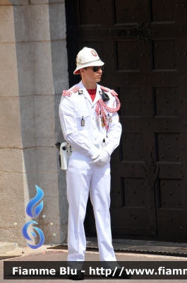 Divisa
Principatu de Múnegu - Principauté de Monaco - Principato di Monaco
Carabiniers du Prince
